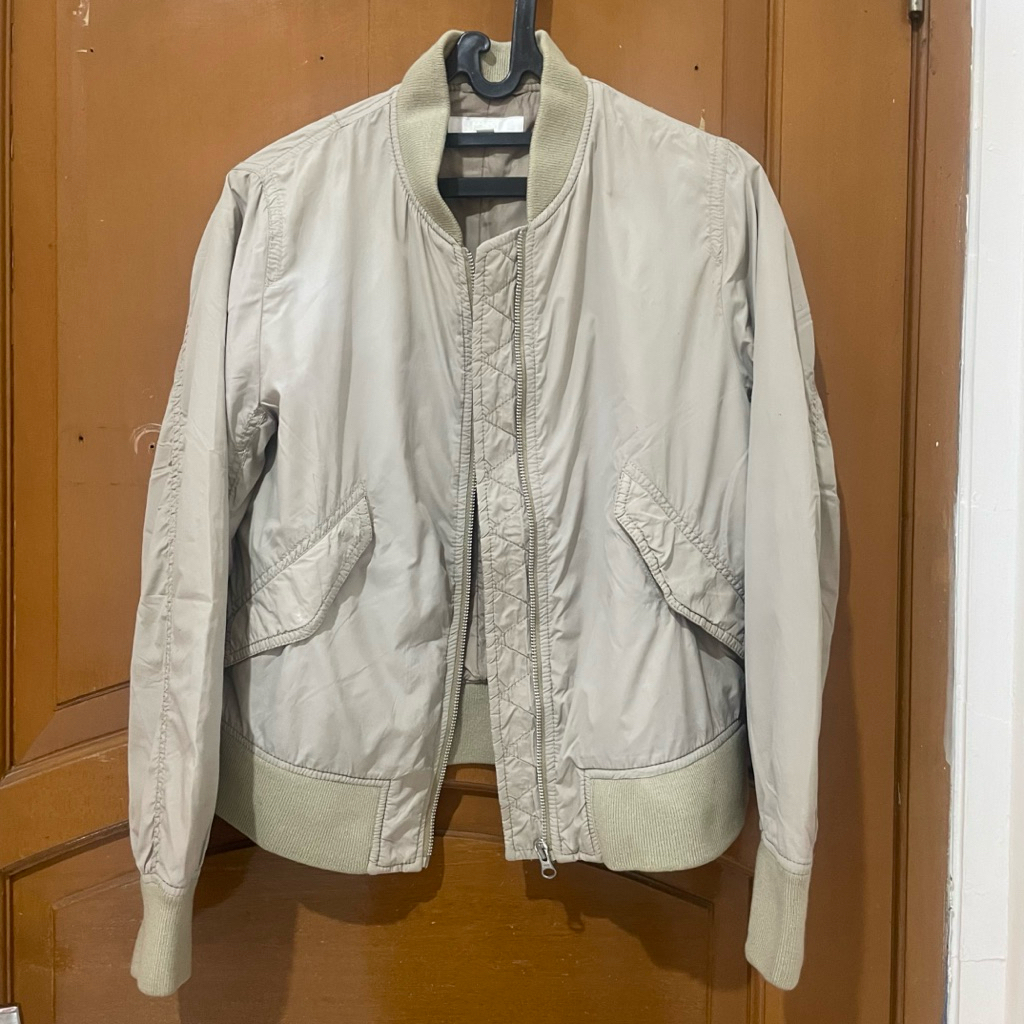 Bomber Jacket Uniqlo/ Bomber Jacket/ Jaket Bomber/ Jaket Coklat - Preloved