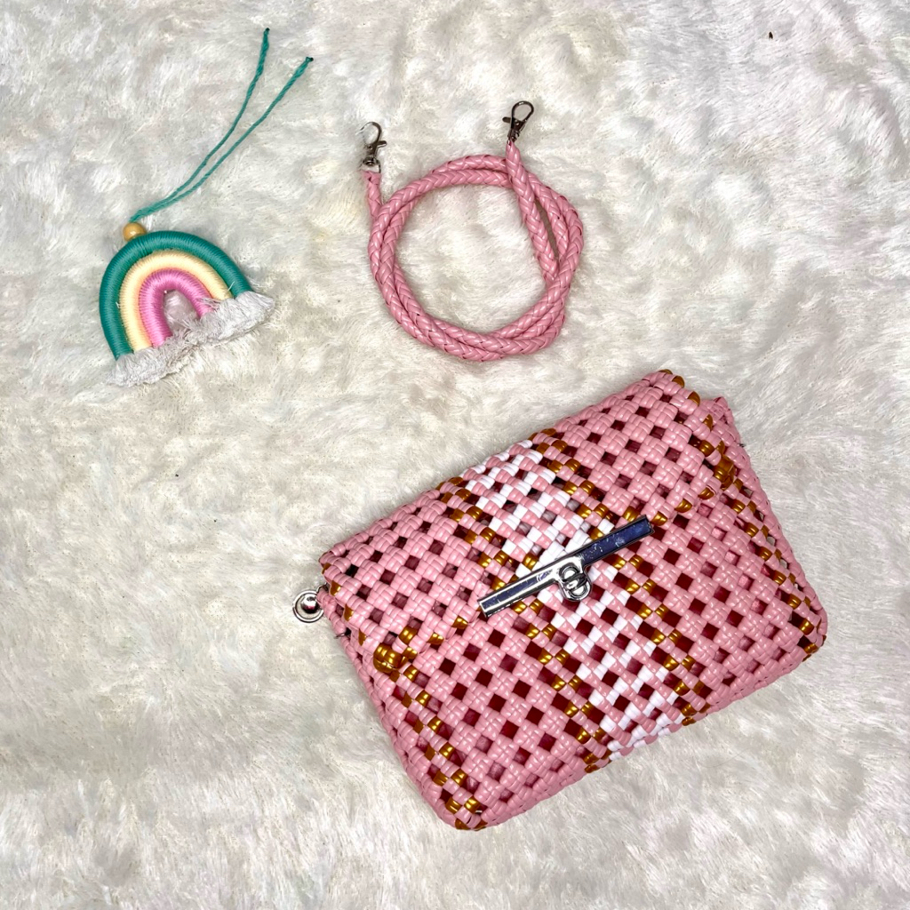 TAS ANYAMAN DOMPET SAKURA SELEMPANG PLUS PURING BAHAN JALI PREMIUM