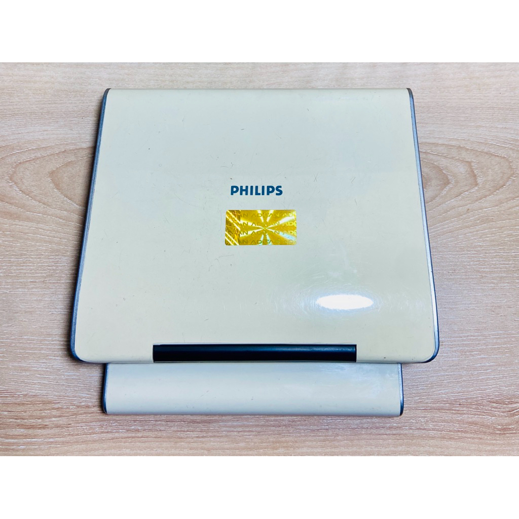 PHILIPS portable DVD player PET 724  nyala power