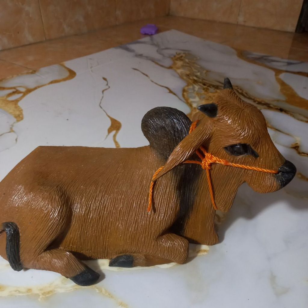 SAPI MINIATUR KAYU JATI