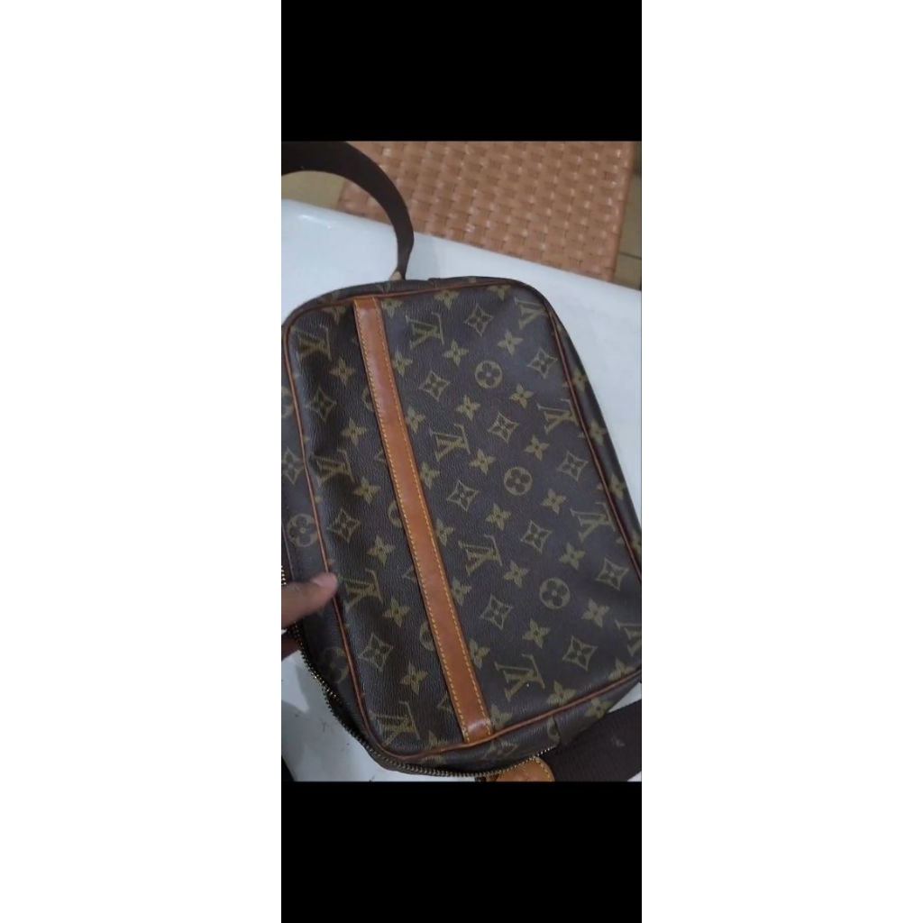 pouch bag LV