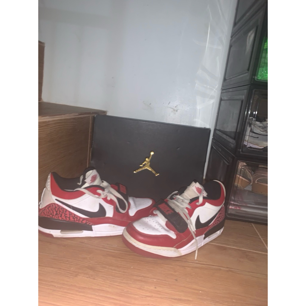 Sepatu Nike Air Jordan 312 Low Original Second Sepatu Sneakers Pria Red White Size 42.5 EU 27 CM Mur