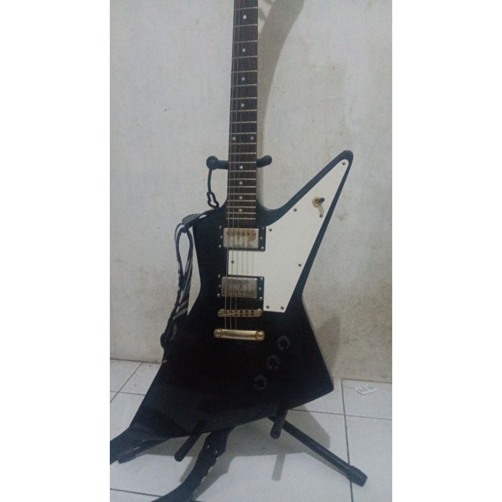 epiphone explorer not sg les paul