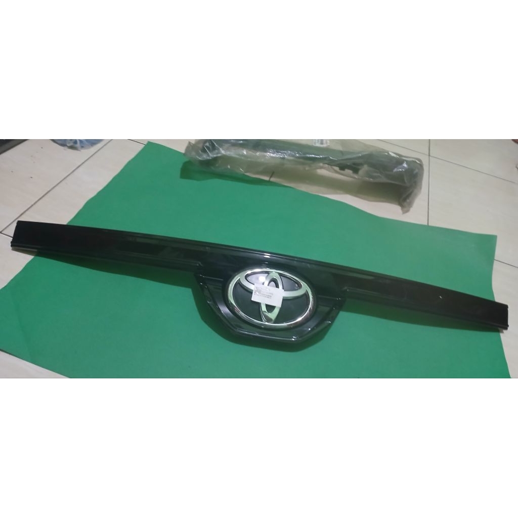 GRILL MOBIL TOYOTA AVANZA 2022 UP ORIGINAL