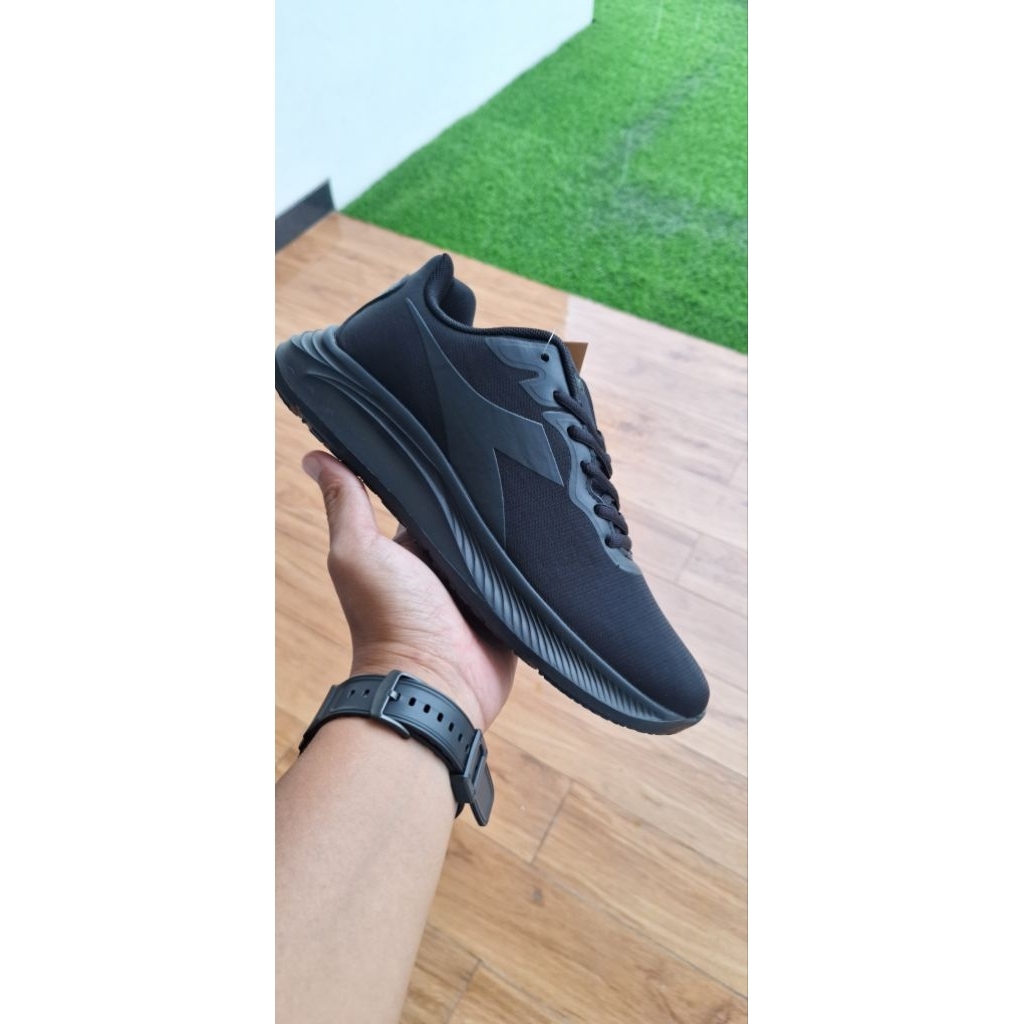 sepatu diadora kandra mono black