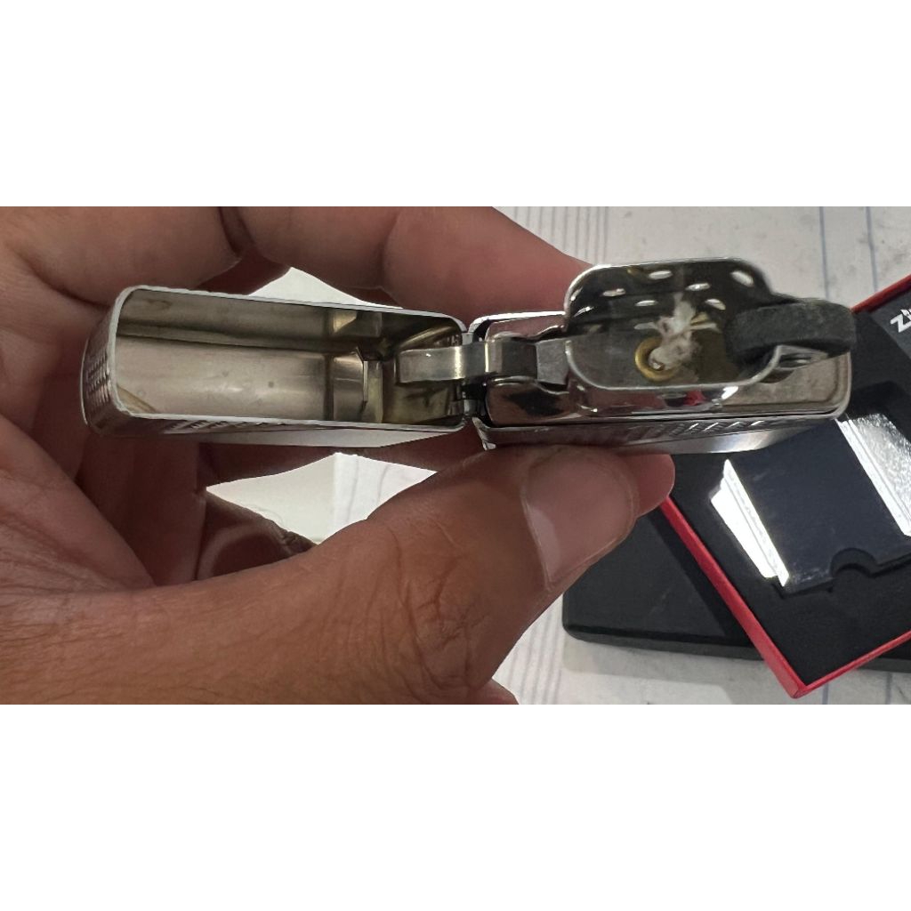 Zippo 29151 original adalah edisi kolektor "Collectible of the Year" (COTY) tahun 2016 