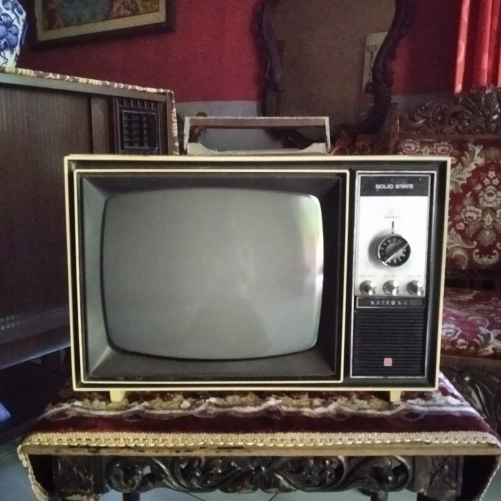 Tv televisi jadul antik vintage Merk National lawas kuno