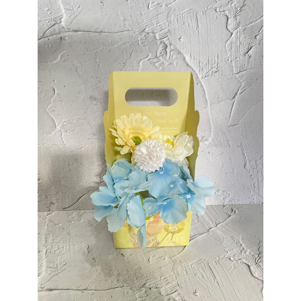 paper bag warna kuning bunga biru putih kuning size