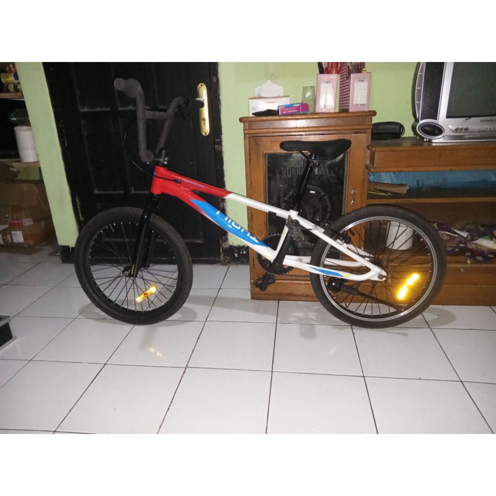 BMX Thrill Rascal Pro Merah Putih