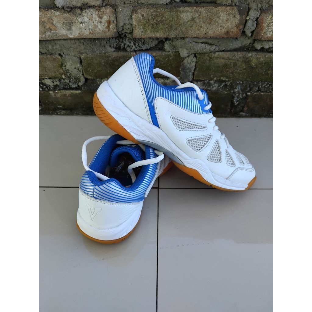 sepatu badminton second