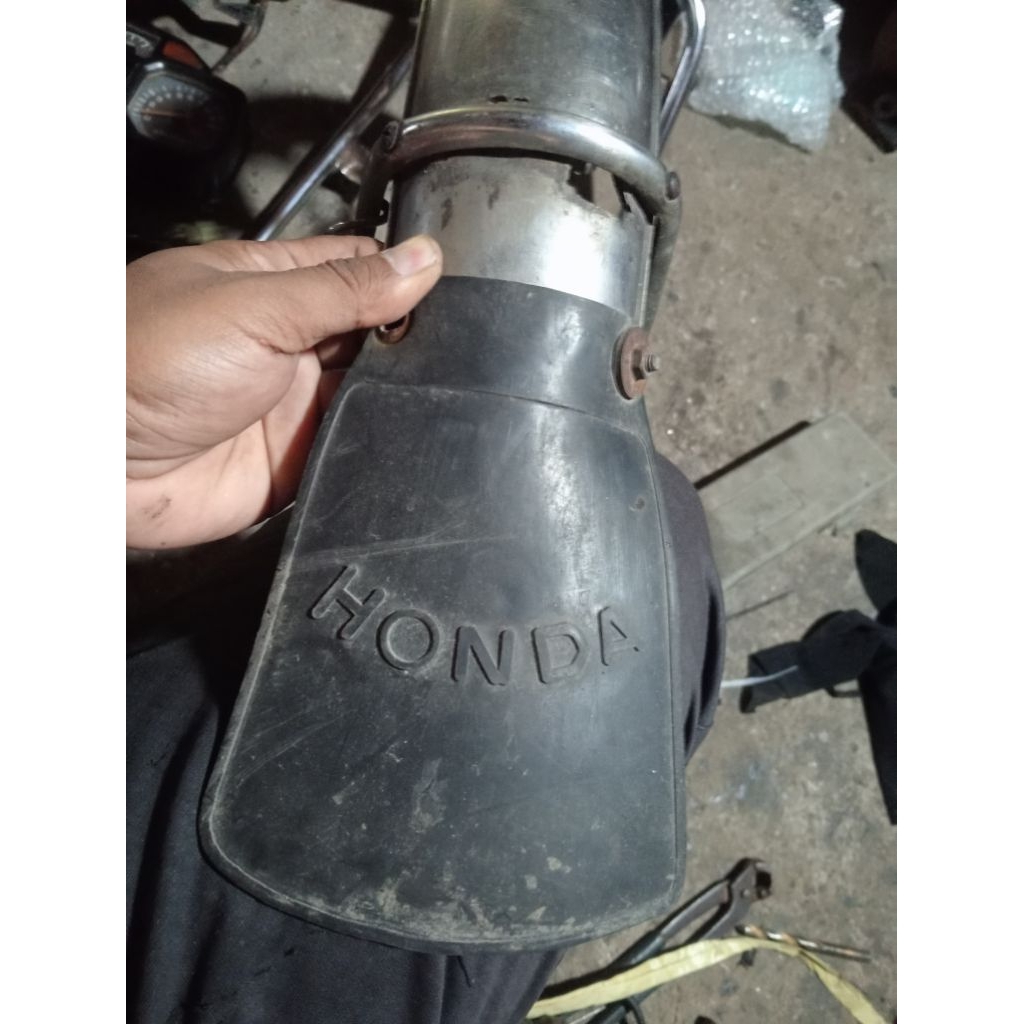 KEPET AIR SLEBOR DEPAN GL125 ORIGINAL/PET AIR DEPAN GL100/GL125 ORIGINAL