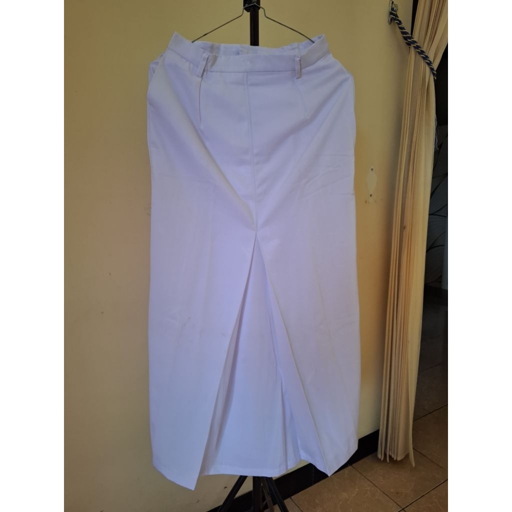 Rok Span Putih Sekolah/Rok Belah Tengah/ Rok Span Rempel 1 Depan