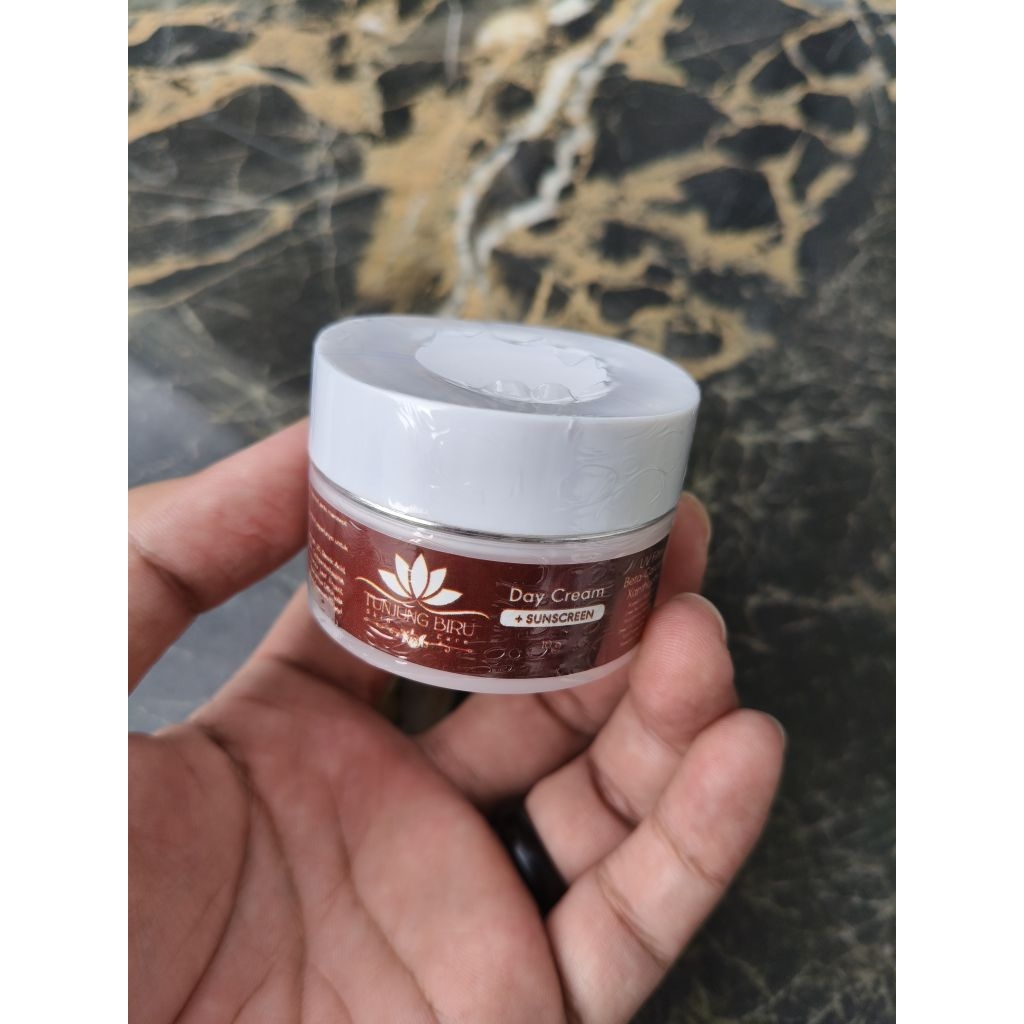 DAY CREAM SUNCREEN TANJUNG BIRU FLEK WHITENING SPF 50