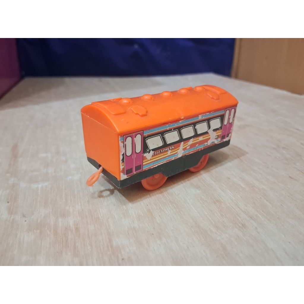 Mainan Kereta Api Express Gerbong Train Plastik Gandengan Kereta Orange Mainan Preloved Murah