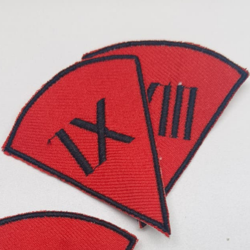 Tanda Kelas Segitiga Custom Nomor / Atribut Sekolah / Bet Kelas Segitiga / Bet Seragam sd smp sma