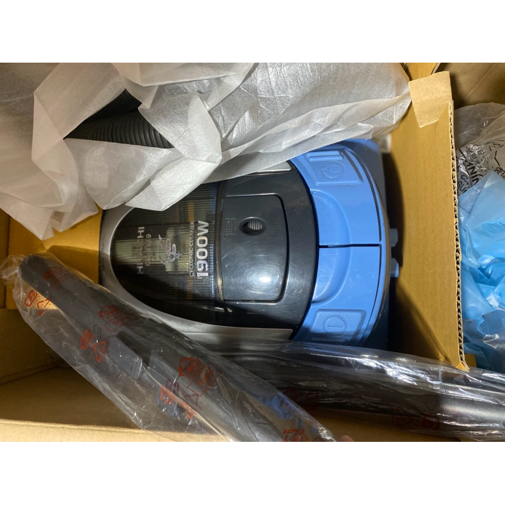 HITACHI VACUUM CLEANER CV-SY19. Preloved