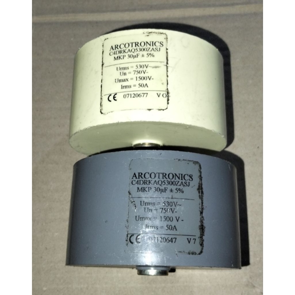 KAPASITOR D 9CM T 5CM MKP 30UF Urms=530V Un=750V Umax=1500V Irma=50A BEKAS