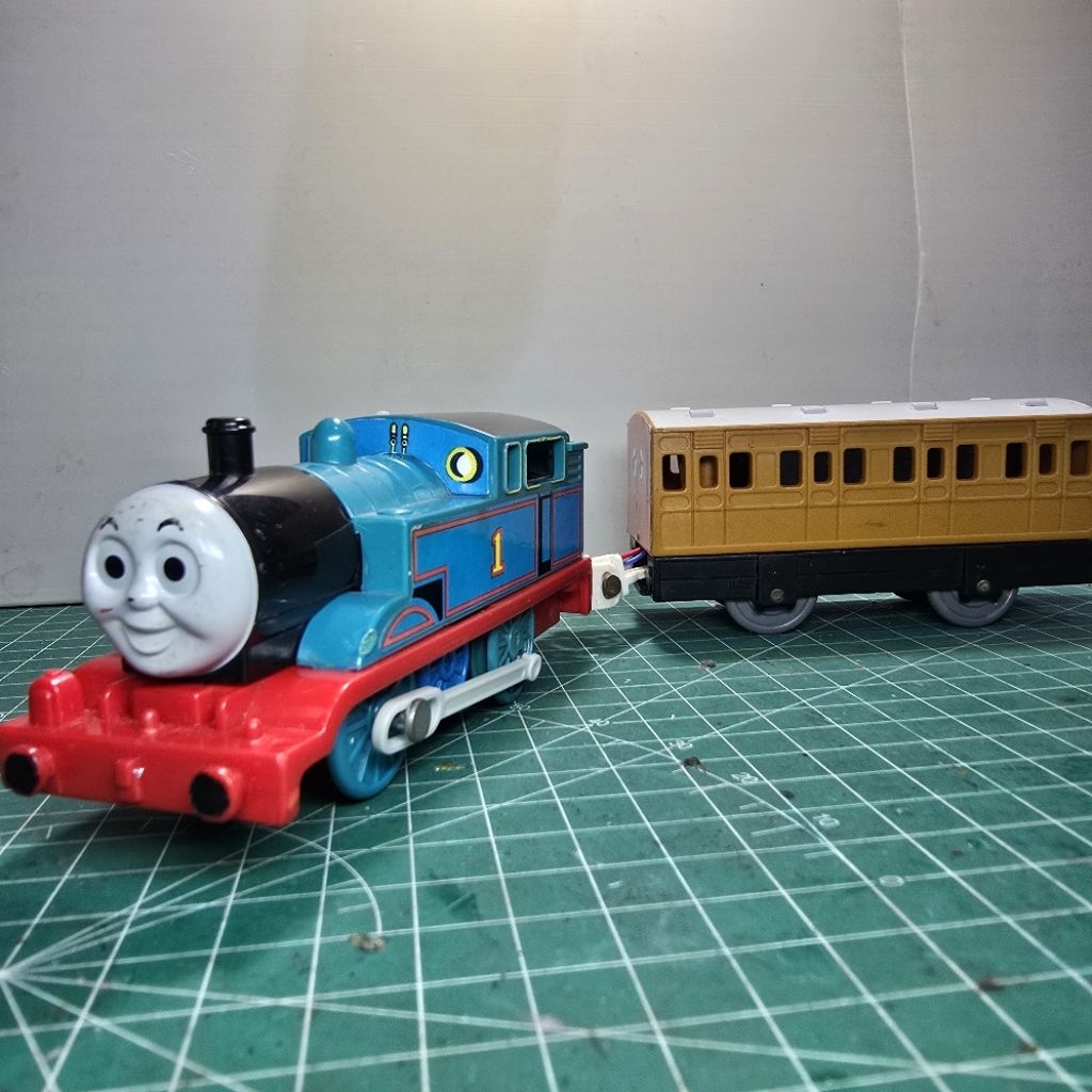 Takara tomy plarail talk & action thomas (junk)