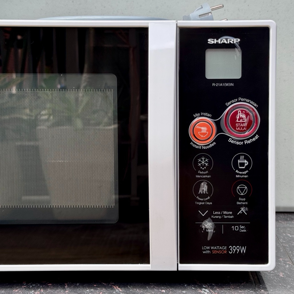 Microwave Sharp R-21A1(W)IN 399W | Kondisi Normal | Siap Pakai