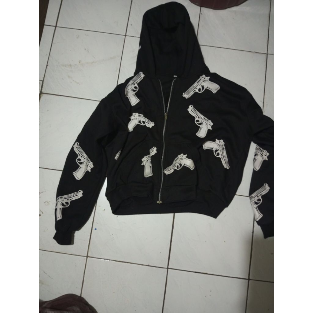88 apparel hodie pistol hitam