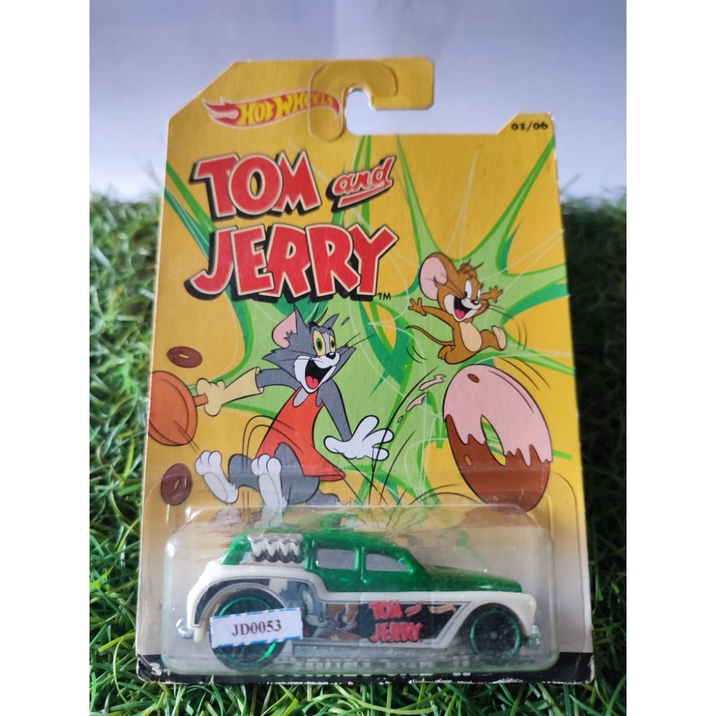 Hot Wheels Tom and Jerry Cockney Cab II berwarna hijau