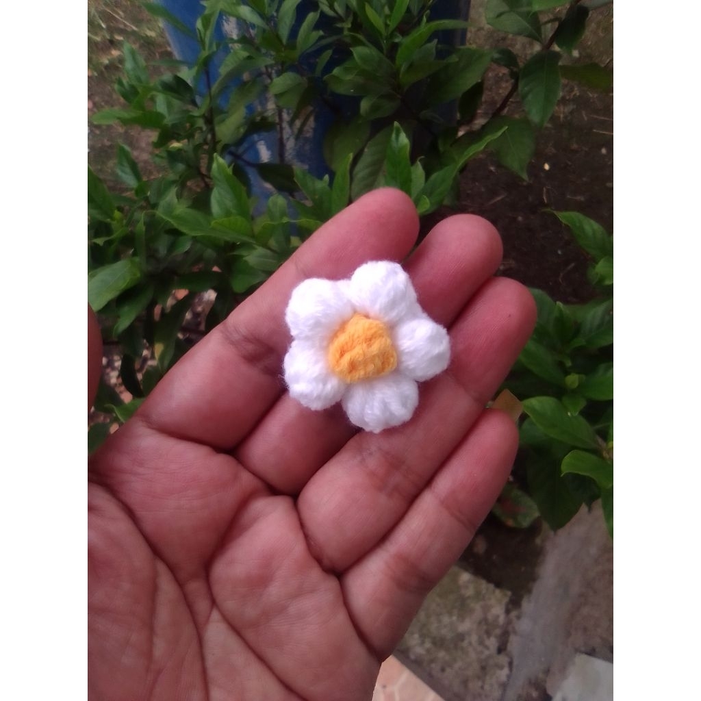 aplikasi tempel rajut bunga puff mini gembul