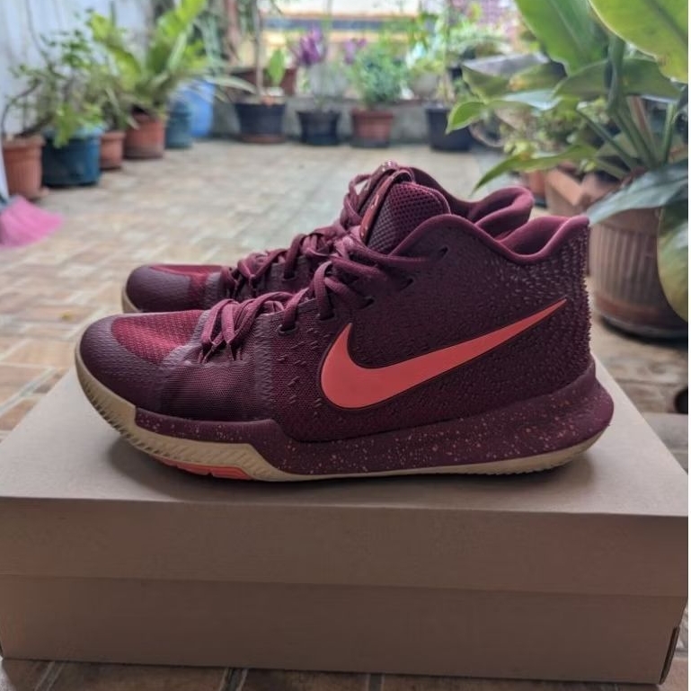N*k* KYRIE 3 size 42