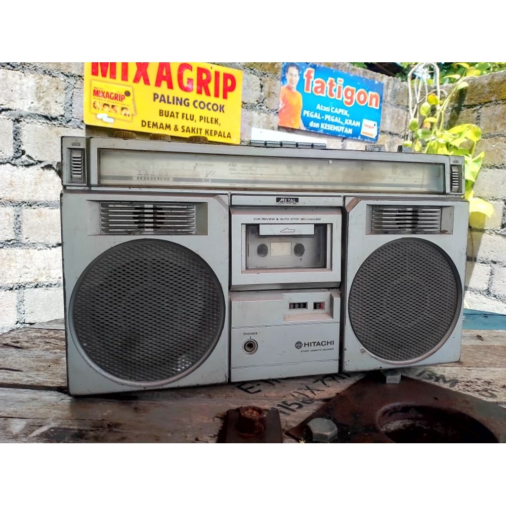 radio tape recorder "HITACHI" japan jadul antik off/mati display/pajangan/kanibal