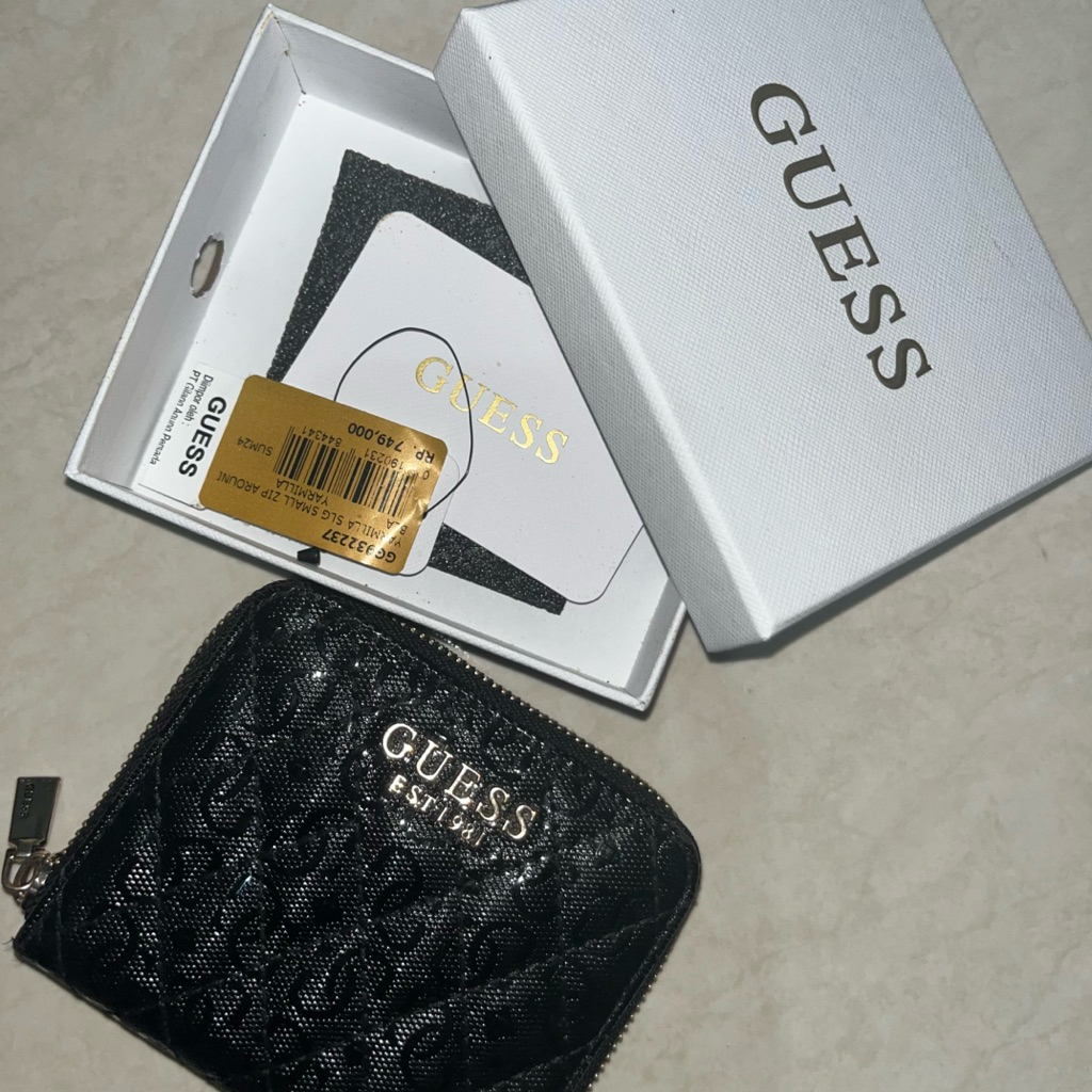 NETT NO NEGO-BACA DESKRIPSI PRELOVED DOMPET GUESS YARMILLA ORIGINAL SLG SMALL ZIP AROUND WANITA-BACA