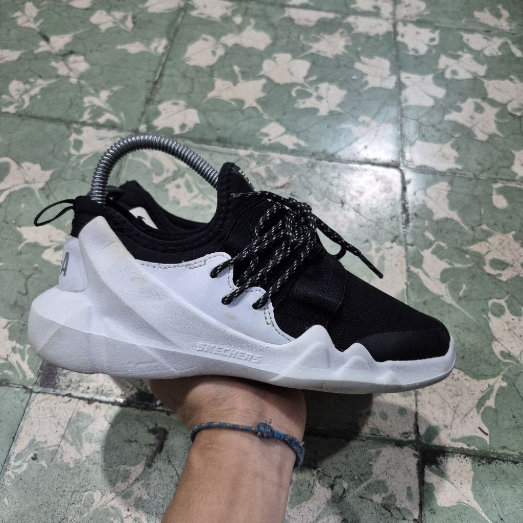 Sepatu Skechers DLT-A Sneakers Wanita(37)
