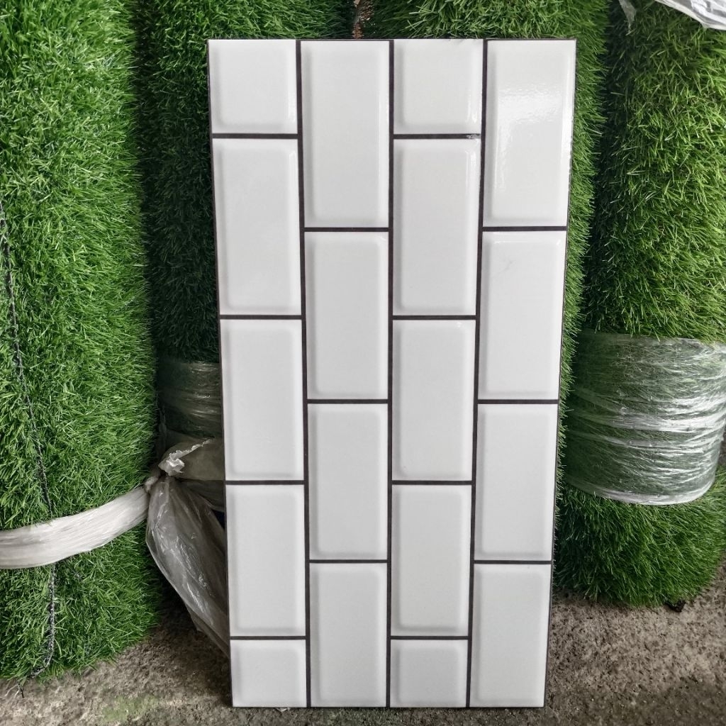 keramik dinding 25x50 bata putih  (glossy-timbul)/keramik dinding kamar mandi/ keramik dinding/ kera