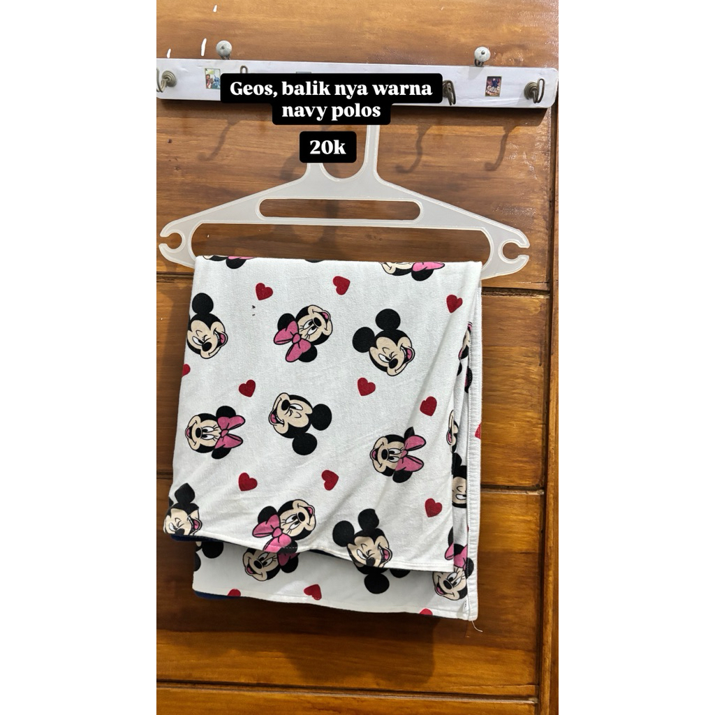 selimut dan gendongan bayi