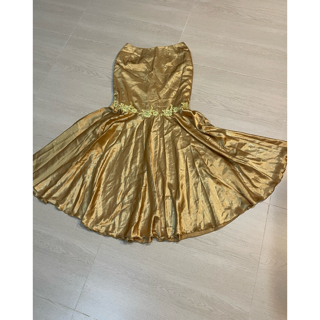 PRELOVED SATIN GOLD EVENING PARTY DRESS FLOWY STRAPLESS GAUN PESTA KILAP