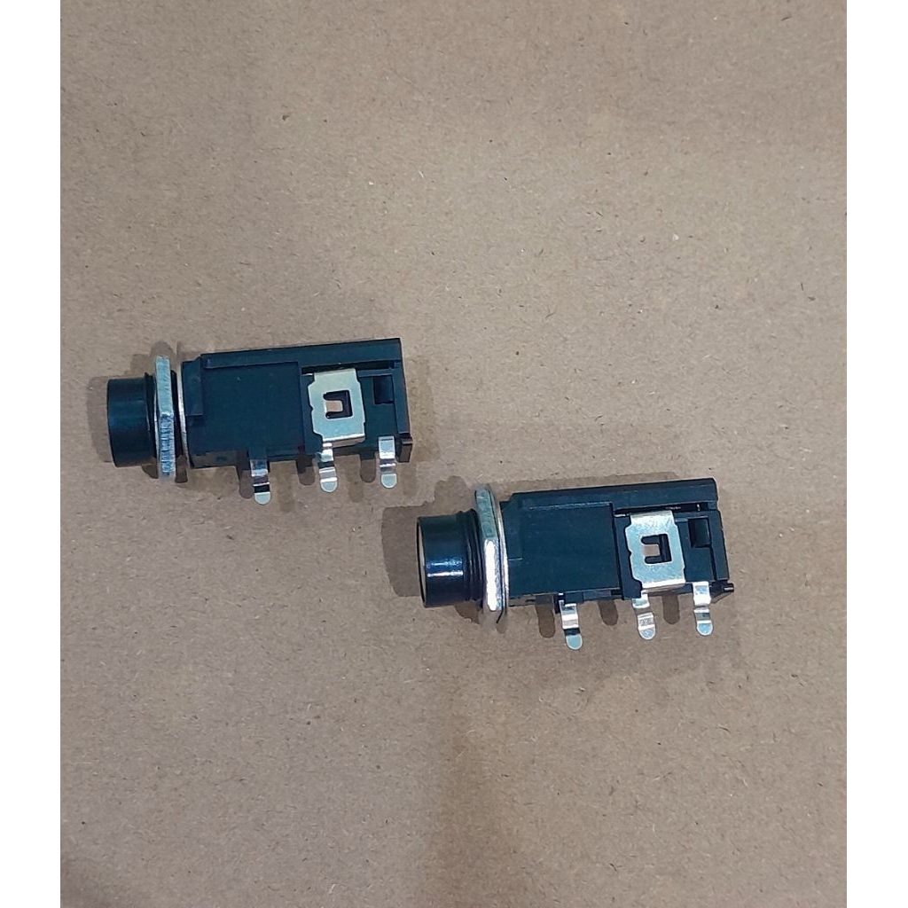 SOKET MIC MONO- MIXER KECIL 3KAKI 3PIN SOKET AKAI MONO KECIL 3PIN