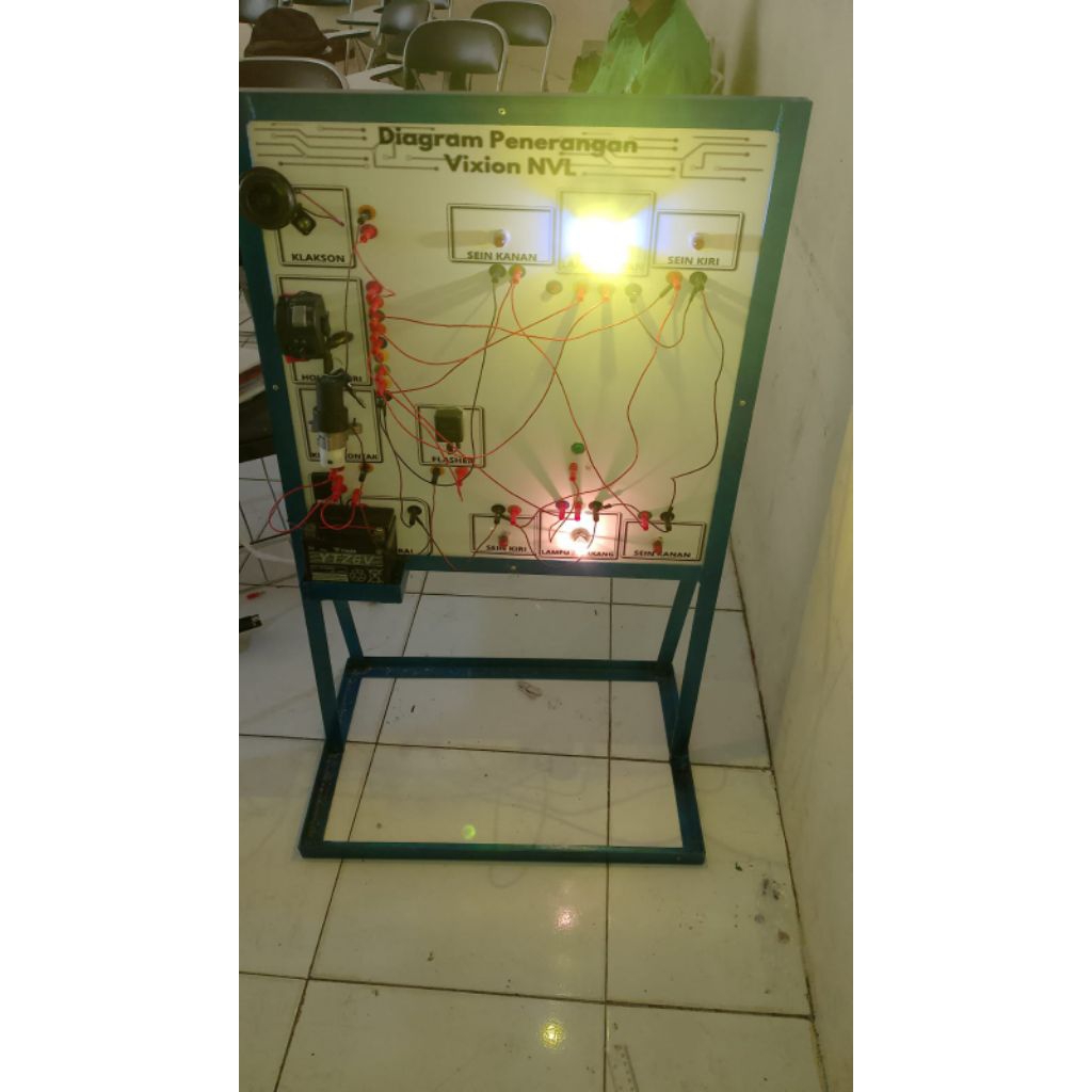 TRAINER SISTEM PENERANGAN SEPEDA MOTOR