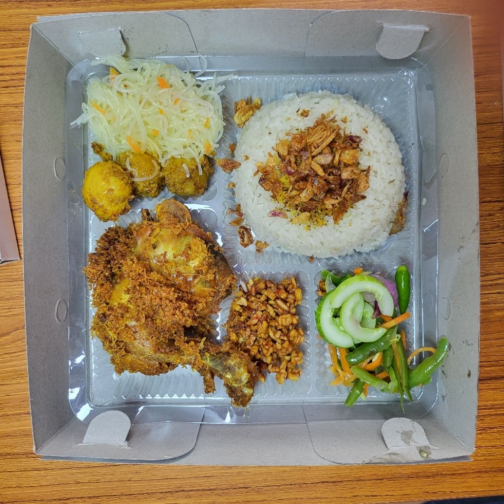 Nasi Gurih / Nasi Lemak / Nasi Uduk Ayam Serondeng