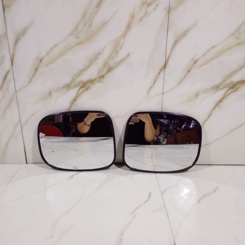 kaca spion Mobilio lama