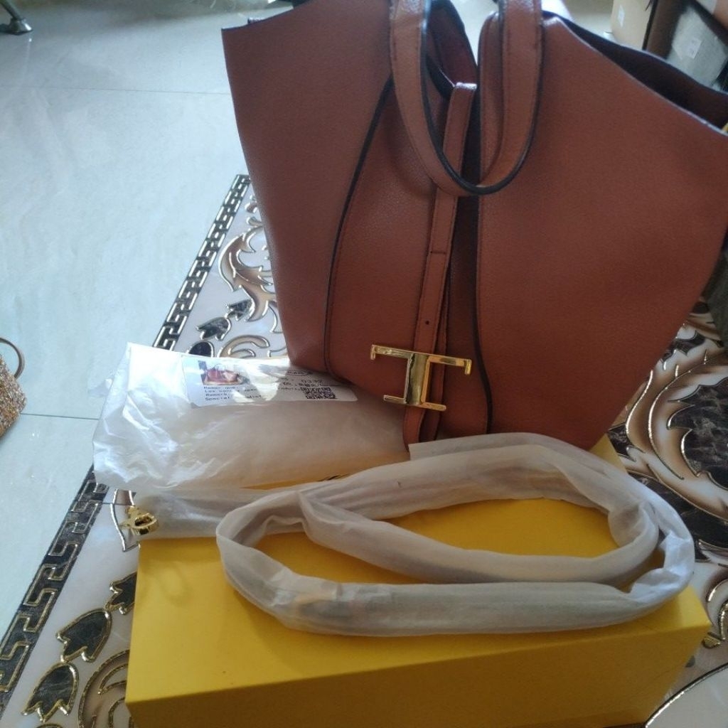 tas wanita totebag slimpang TOD'$ warna cokelat