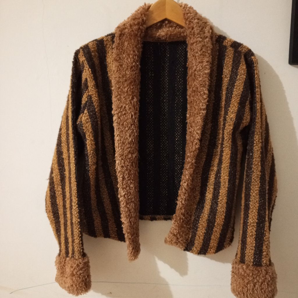 OUTER WANITA KERAH BULU