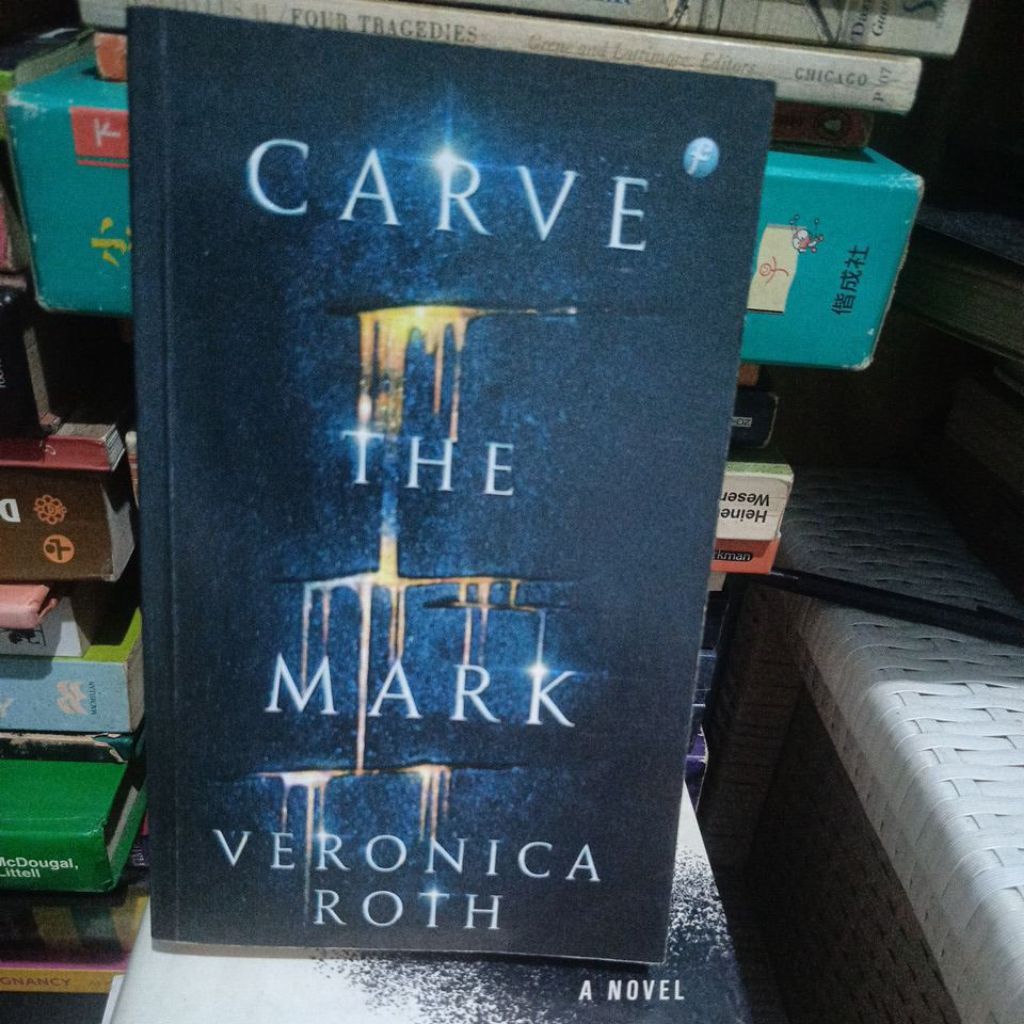 CARVE THE MARK - VERONICA ROTH