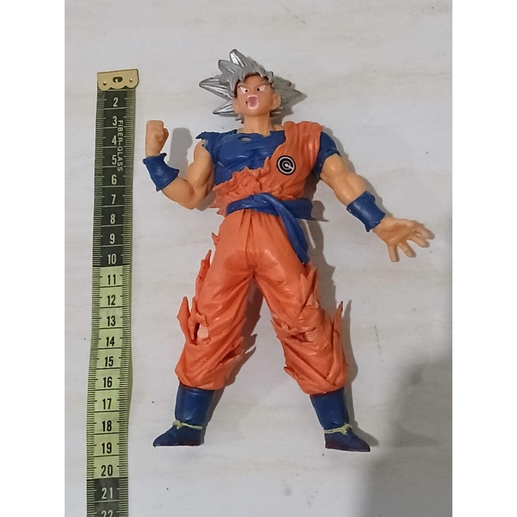 figure Goku Dragon Ball Ultra Instinct second