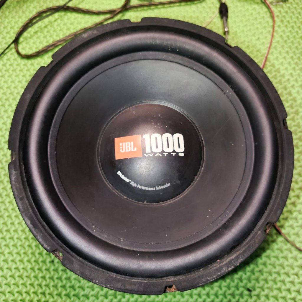 Speaker Subwoofer 10 Inch JBL GT4-10 250W RMS Double Magnet | Kondisi Bekas Normal.