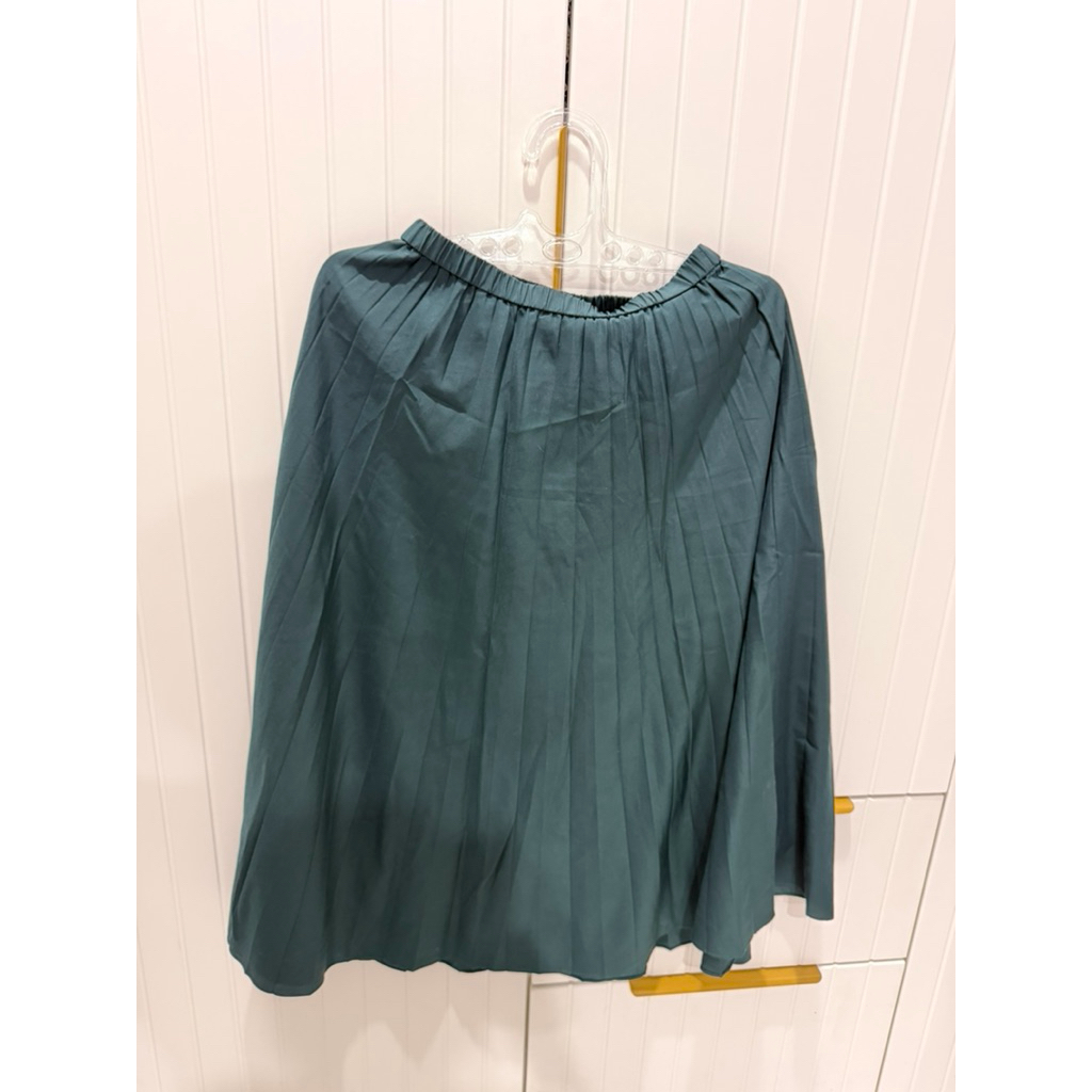 [PRELOVED] UNIQLO Rok Plisket Hijau