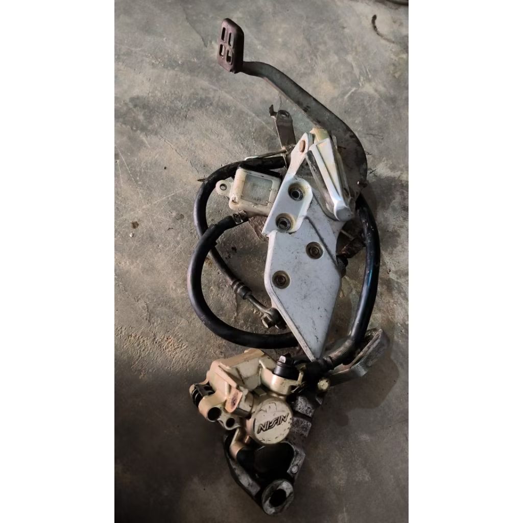 STEP POSTEP KANAN SET PENGEREMAN BELAKANG VIXION NEW ORI COPOTAN MOTOR SIAP PAKAI