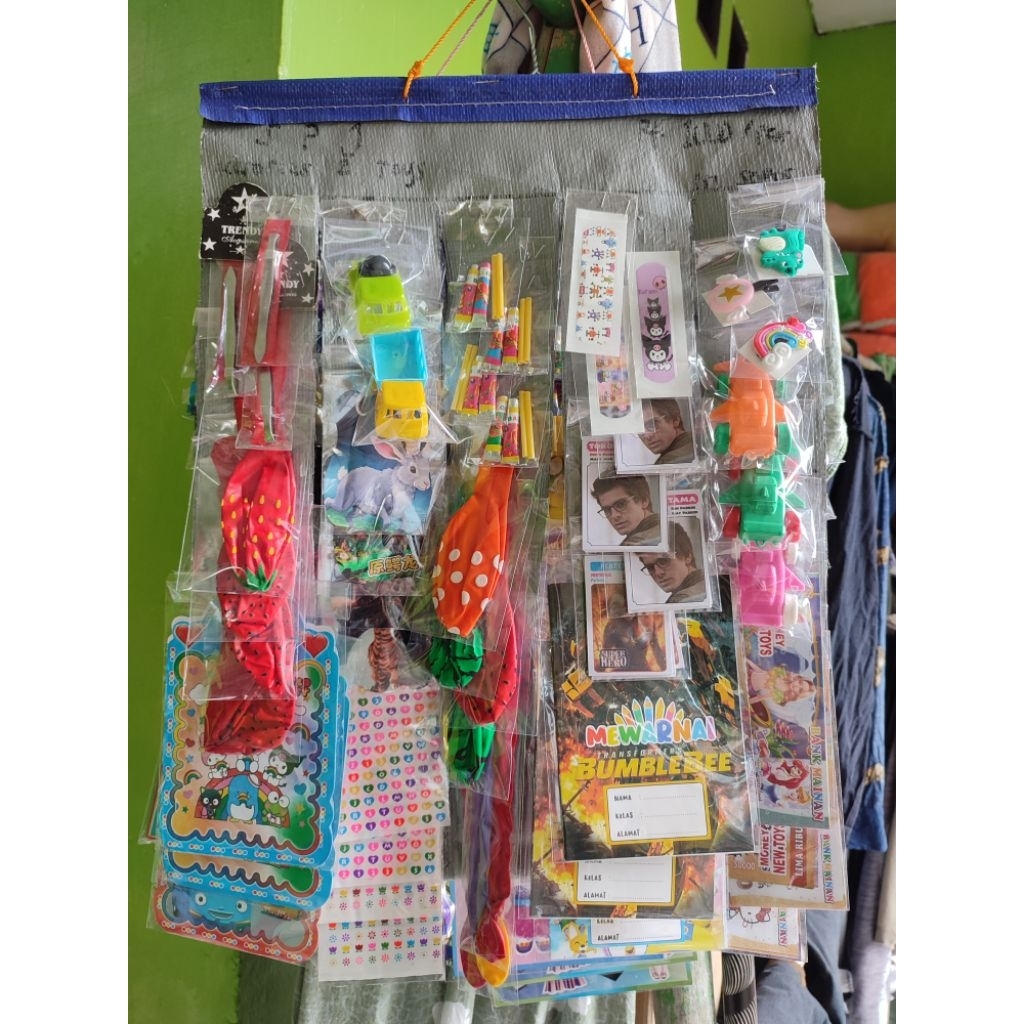 mainan rentengan serba 1000 isi 50pcs/usaha warung/siap jual