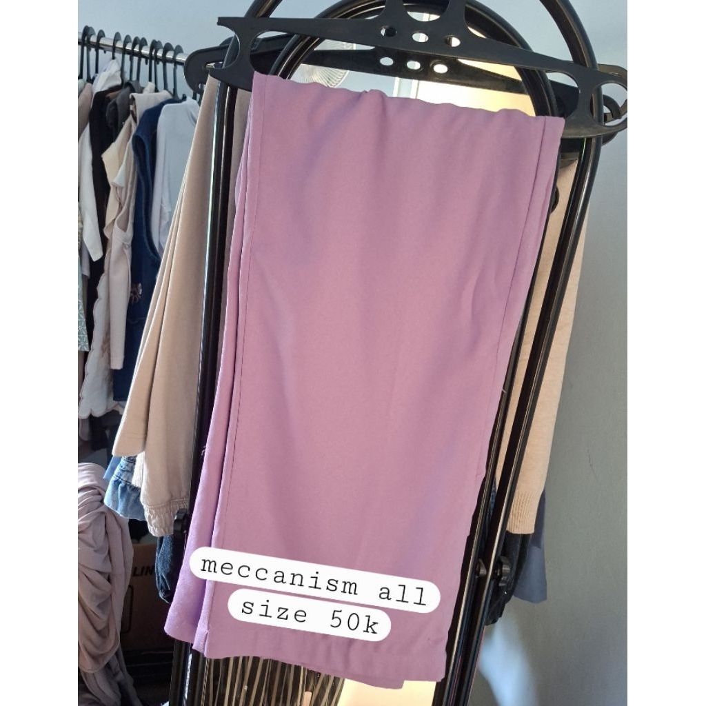 preloved meccanism celana L