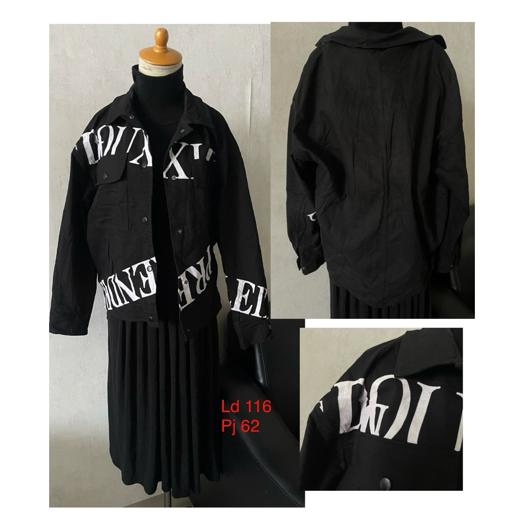 Jaket denim wanita model oversize motif tulisan warna hitam
