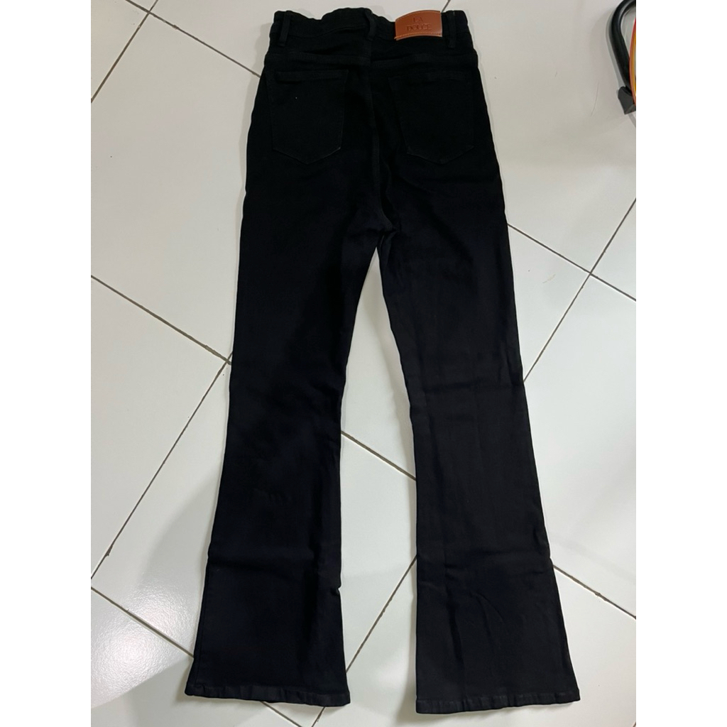 Preloved Celana LADOUCE / LA DOUCE - Victoria High Waist Cutbray Jeans Black Celana Panjang Flare Wa