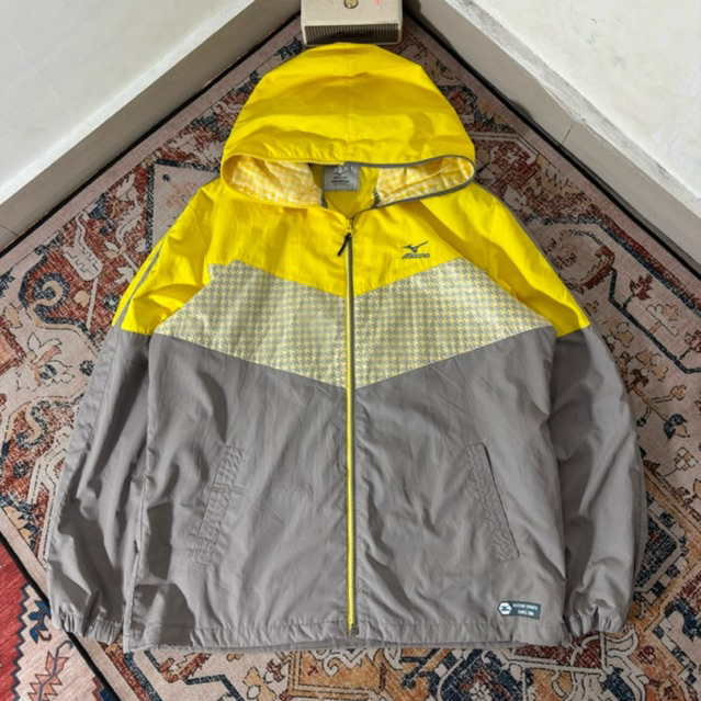 JACKET MIZUNO KUNING