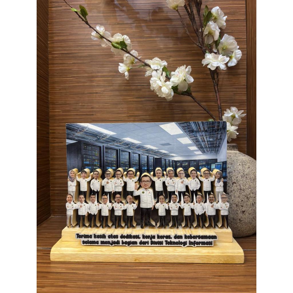 Karikatur Kayu Custom 40 Wajah by Hadiah Kenangan - Kado Farewell Kantor Hadiah Kenangan Unik Perpis